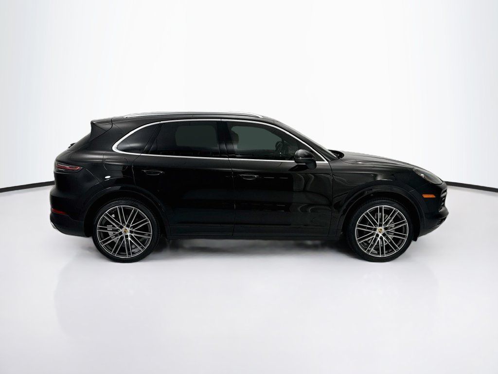 Certified 2023 Porsche Cayenne AWD/4WD image 8