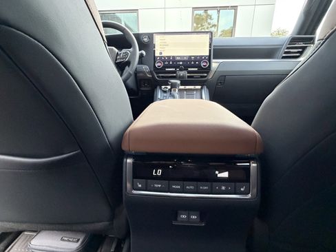 Used 2026 Lexus GX 550 AWD/4WD image 38