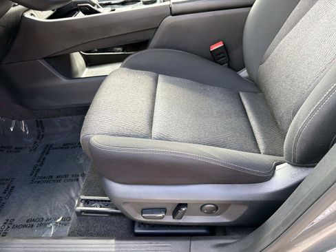 Used 2024 Nissan Rogue SV AWD/4WD image 16