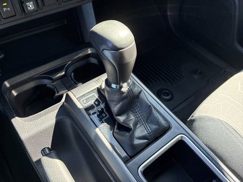 Used 2022 Toyota Tacoma TRD Sport w/ Technology Package image 18