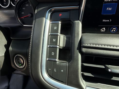 Used 2021 Chevrolet Suburban LT RWD image 23