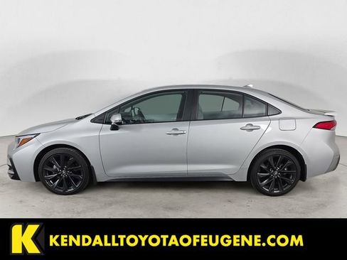 Used 2025 Toyota Corolla SE FWD image 2