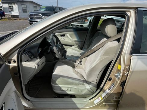Used 2011 Toyota Camry LE w/ LE Extra-Value Pkg FWD image 9