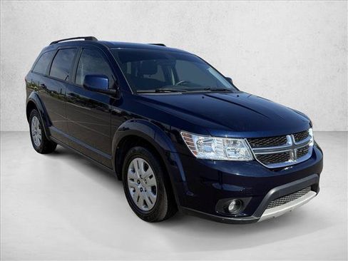 Used 2019 Dodge Journey SE FWD image 3