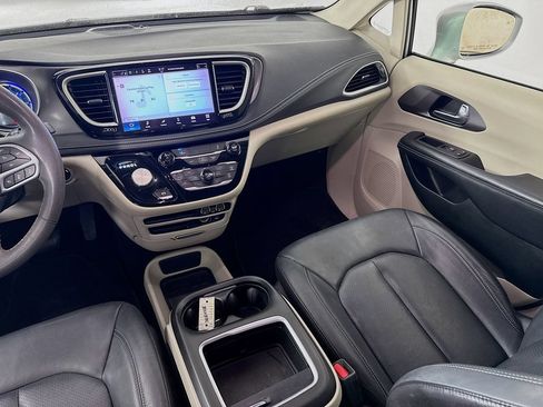 Used 2022 Chrysler Pacifica Touring-L FWD image 27