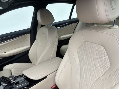 Certified 2023 BMW 530i xDrive w/ Convenience Package image 10