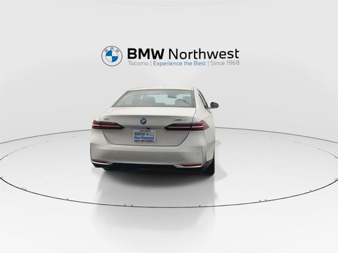 New 2026 BMW i5 eDrive40 image 2