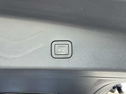 New 2027 Cadillac Vistiq Sport w/ LPO, Floor Liner Package AWD/4WD image 12