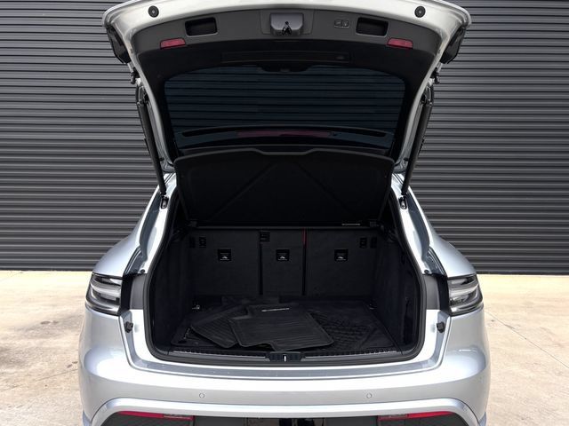 Certified 2026 Porsche Macan GTS AWD/4WD image 27