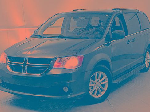 Used 2018 Dodge Grand Caravan SXT w/ Rear Park Assist Package image 6