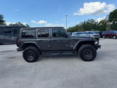 Used 2018 Jeep Wrangler Unlimited Sahara image 7