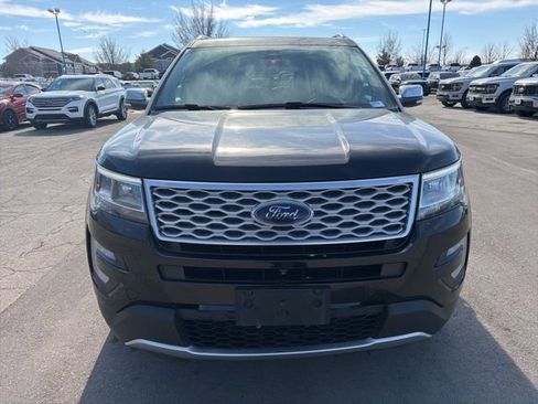 Used 2017 Ford Explorer Platinum image 10