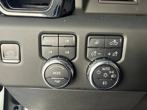 Used 2024 GMC Sierra 1500 AT4 w/ AT4 Premium Package AWD/4WD image 33