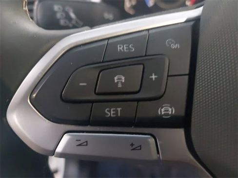 Used 2023 Volkswagen Atlas Cross Sport SE image 17