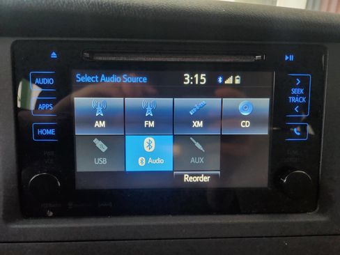 Used 2017 Toyota Sienna LE image 29