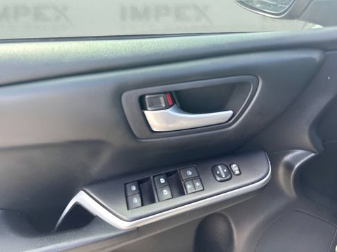 Used 2015 Toyota Camry SE FWD image 14