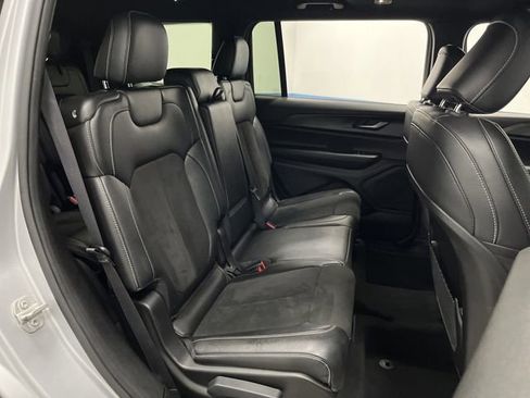 Used 2024 Jeep Grand Cherokee L Laredo image 30