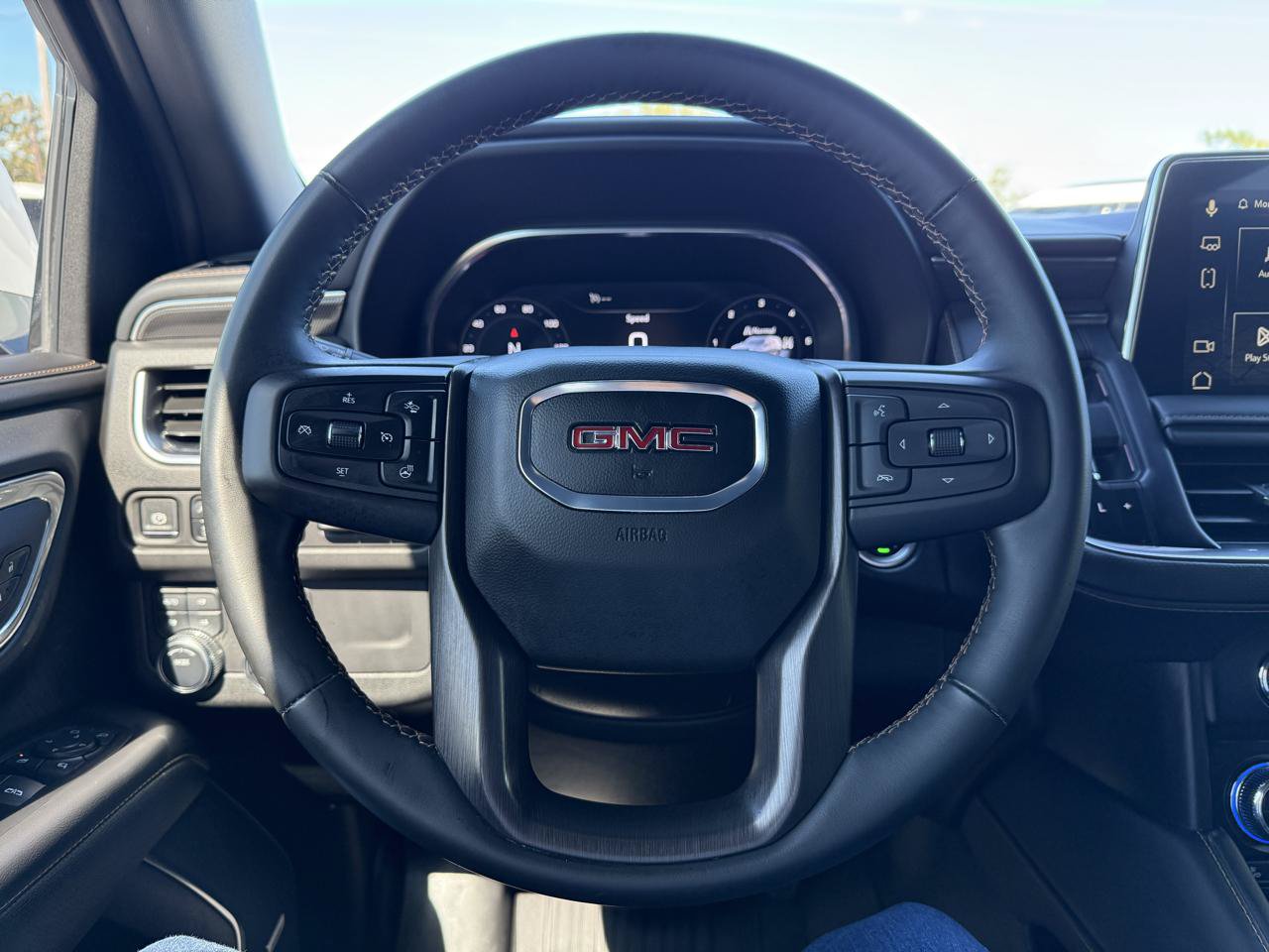 Used 2024 GMC Yukon AT4 w/ Technology Package AWD/4WD image 27