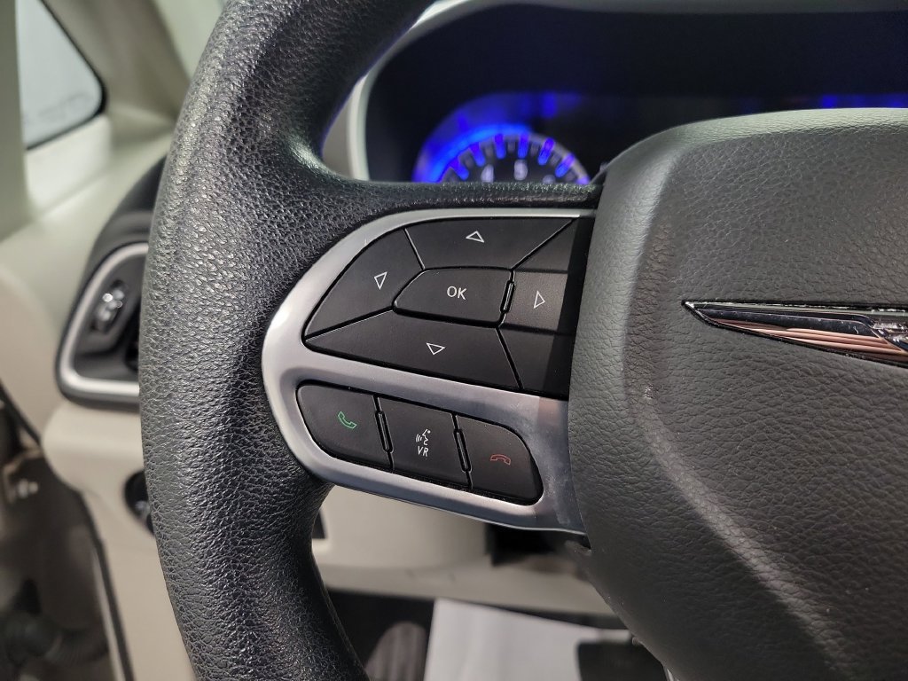 Used 2020 Chrysler Pacifica Touring FWD image 27