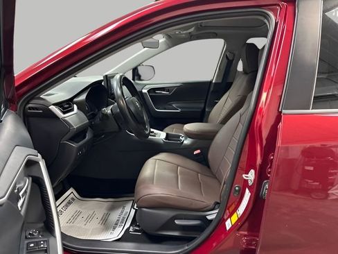 Used 2019 Toyota RAV4 XLE w/ Phone Cable & Charge Package image 9