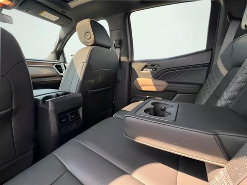 Used 2023 GMC Canyon Denali image 19