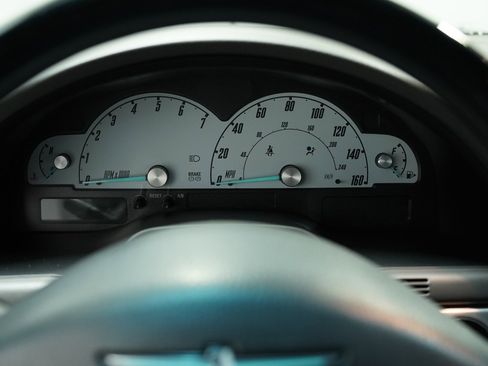 Used 2002 Ford Thunderbird image 32