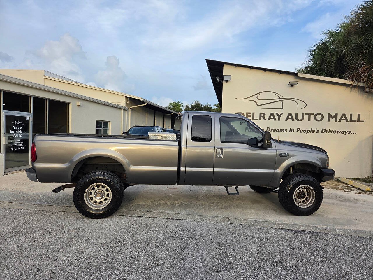 Used 2003 Ford F250 XLT AWD/4WD image 4
