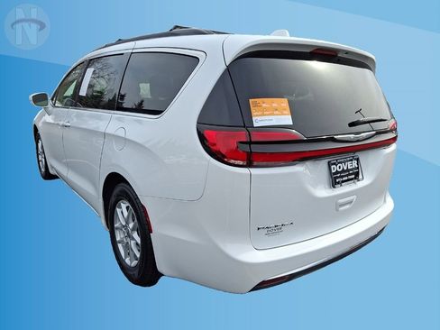 Certified 2022 Chrysler Pacifica Touring-L image 22