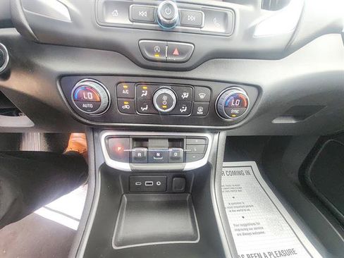 Used 2024 GMC Terrain SLE w/ Driver Convenience Package AWD/4WD image 20