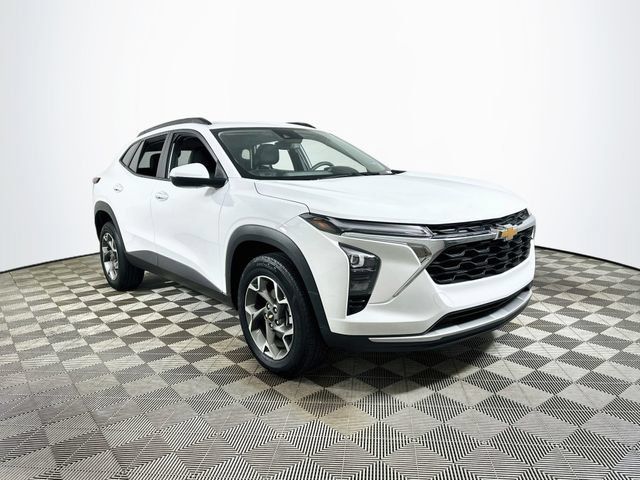 Used 2025 Chevrolet Trax LT FWD image 1