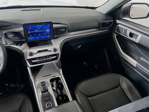 Used 2024 Ford Explorer XLT w/ Equipment Group 202A image 21