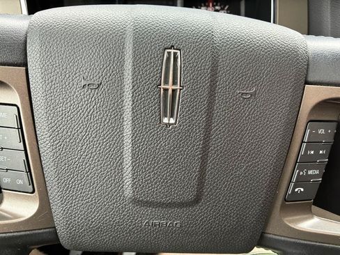 Used 2014 Lincoln Navigator L 4WD image 18