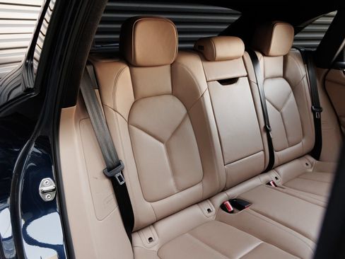 Certified 2023 Porsche Macan S AWD/4WD image 32