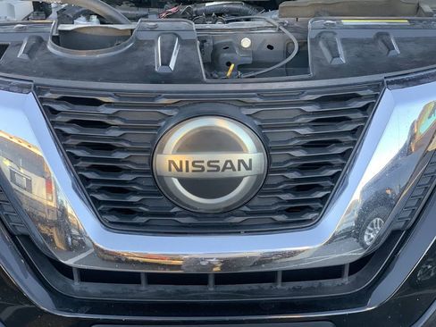 Used 2020 Nissan Rogue SV w/ Premium Package image 30