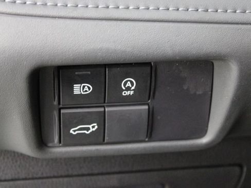 Used 2023 Toyota Highlander XLE FWD image 23