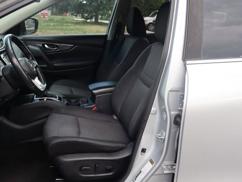 Used 2018 Nissan Rogue SV w/ Sun & Sound Touring Package image 19