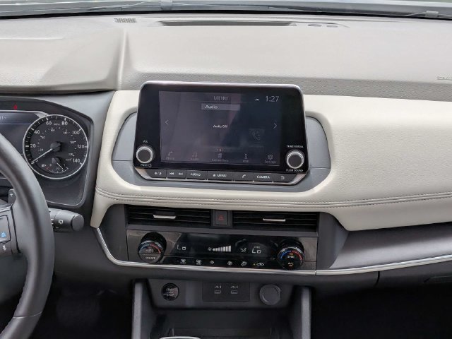 Used 2025 Nissan Rogue SV FWD image 16