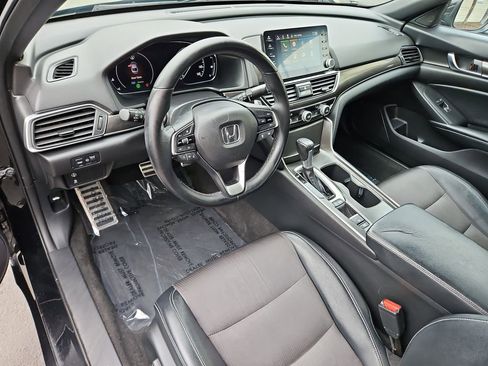 Used 2018 Honda Accord Sport image 13