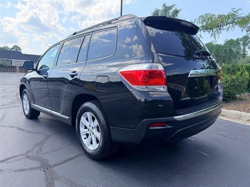 Used 2012 Toyota Highlander SE w/ Tow Pkg AWD/4WD image 3