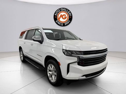 Used 2023 Chevrolet Suburban Premier RWD image 1