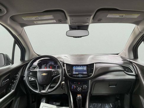 Used 2018 Chevrolet Trax LS FWD image 21