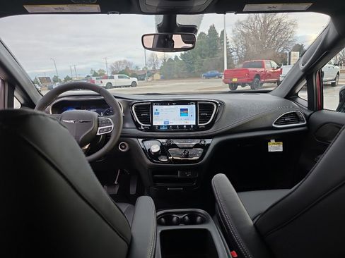 New 2026 Chrysler Pacifica Select image 9