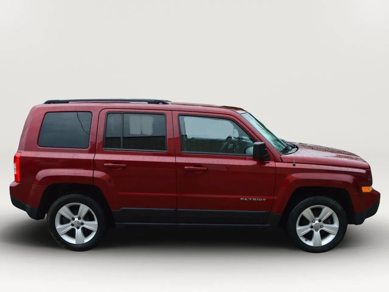 Used 2016 Jeep Patriot Latitude FWD image 11