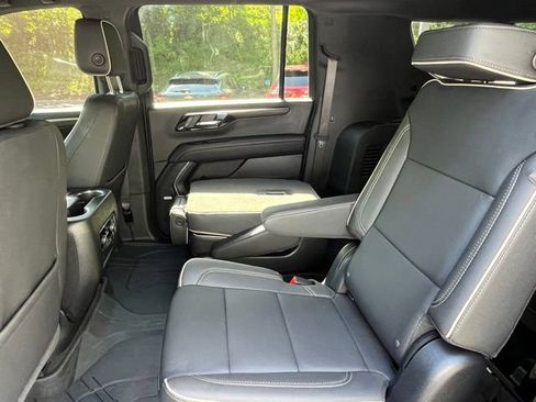 Used 2025 Chevrolet Suburban Premier AWD/4WD image 25