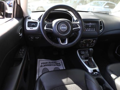 Used 2018 Jeep Compass Latitude w/ Popular Equipment Group AWD/4WD image 16