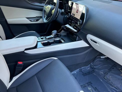 Certified 2024 Lexus NX 250 FWD image 17