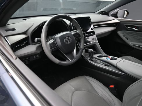 Used 2022 Toyota Avalon Limited image 15