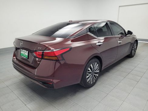 Used 2024 Nissan Altima 2.5 SV FWD image 9