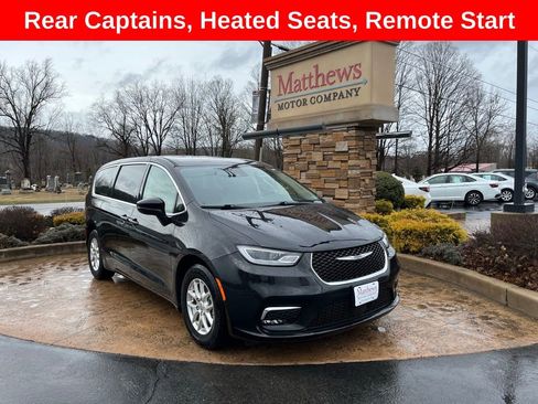 Used 2023 Chrysler Pacifica Touring-L image 1