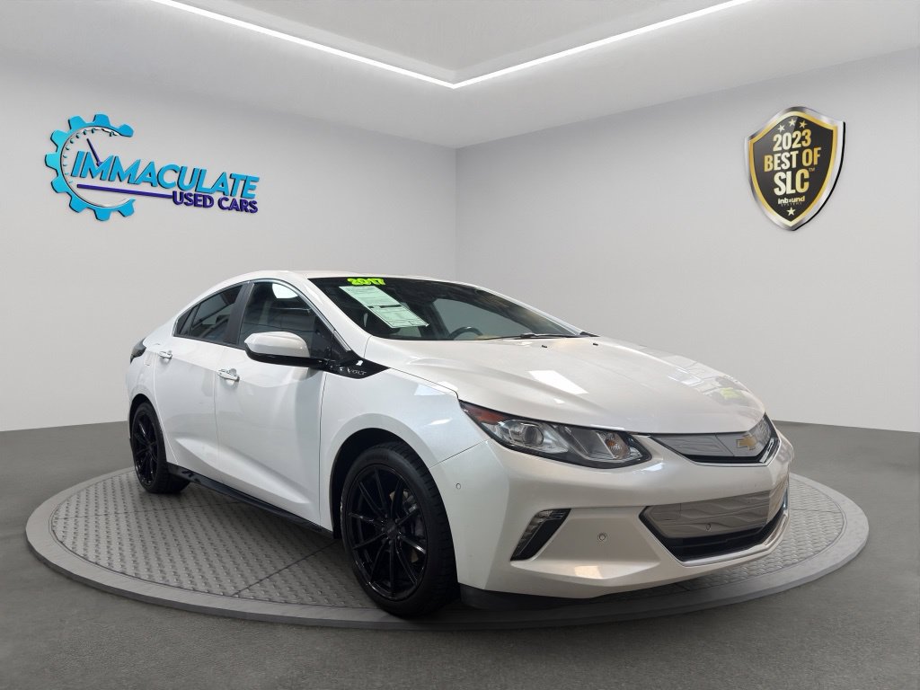 Used 2017 Chevrolet Volt Premier w/ Driver Confidence II Package FWD image 4
